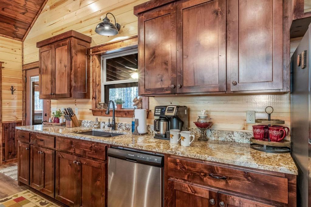 Large Luxury 2Br Cabin W Hot Tub Double Trouble Was Designed For Fun Comfort And Memories Minutes From Buzzling Hochatown And Beautiful Beaver Bend State Park Броукън Боу Екстериор снимка